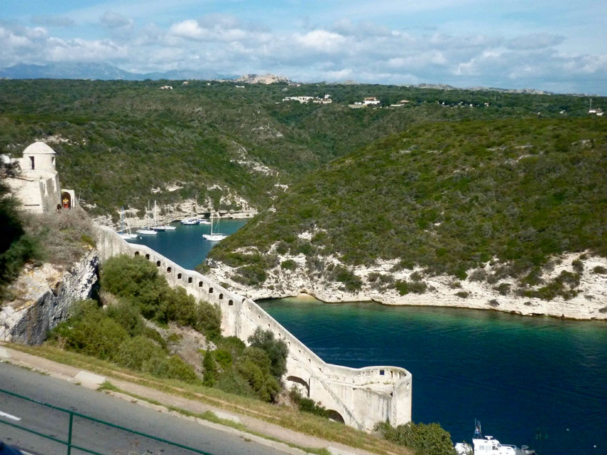 Corsica med evil town